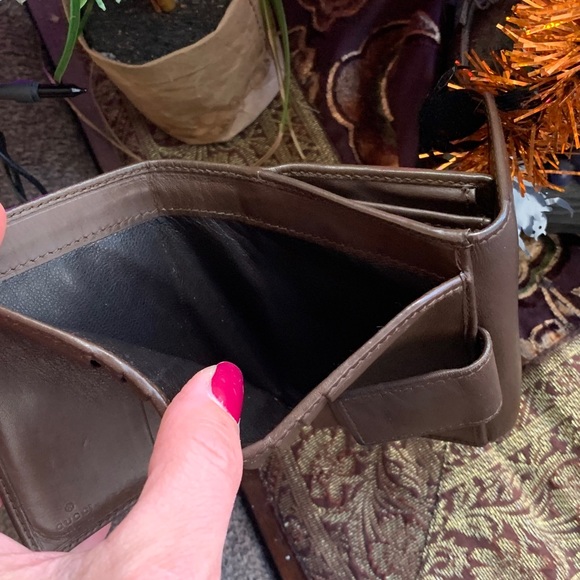 1DAY SALE🔥Authentic GUCCI Monogrammed interlocking GG canv /leather snap wallet - Picture 4 of 16